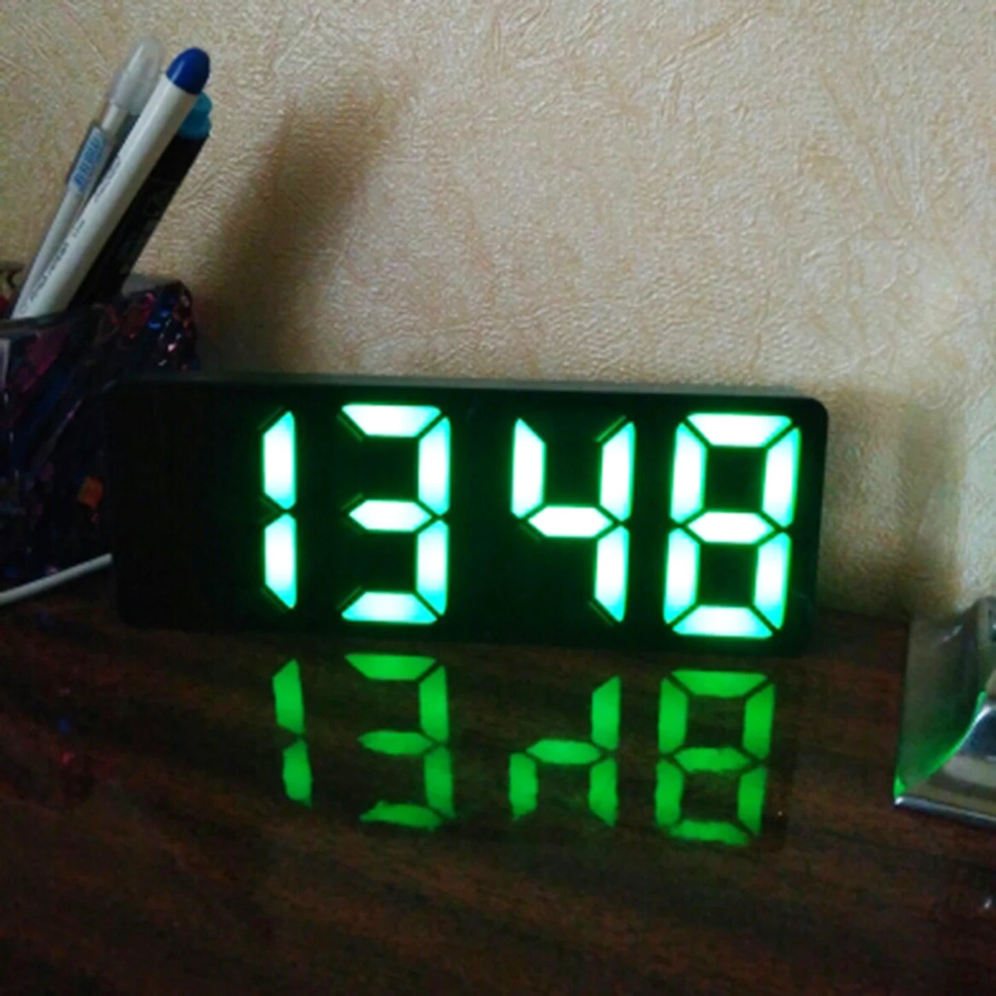 LED Screen Digital USB Wake Up FM Radio Time Projector Table Clock with Temperature Humidity Date Week Display Clock Home Decor